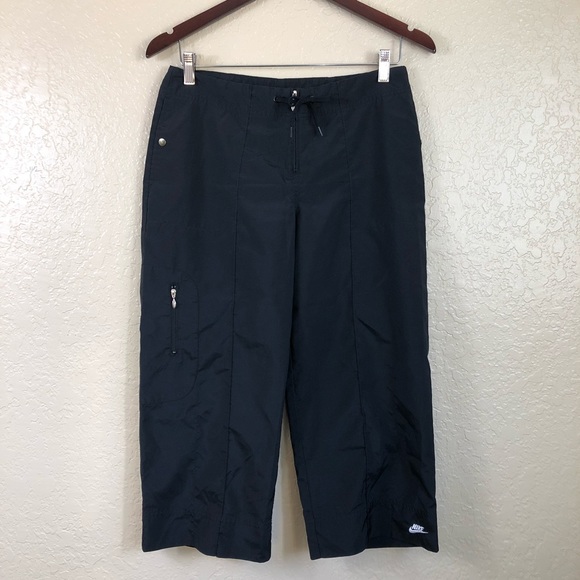 Nike black lightweight jogger style Capri pants - Picture 1 of 5